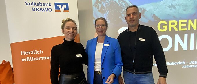 Nicole Mölling (Mitte), Leiterin der Direktion Salzgitter der Volksbank BRAWO, gemeinsam mit Sandra Wukovic und Joachim Franz von der Abenteuerhaus GmbH beim „Unternehmerzirkel für junge Unternehmer“.